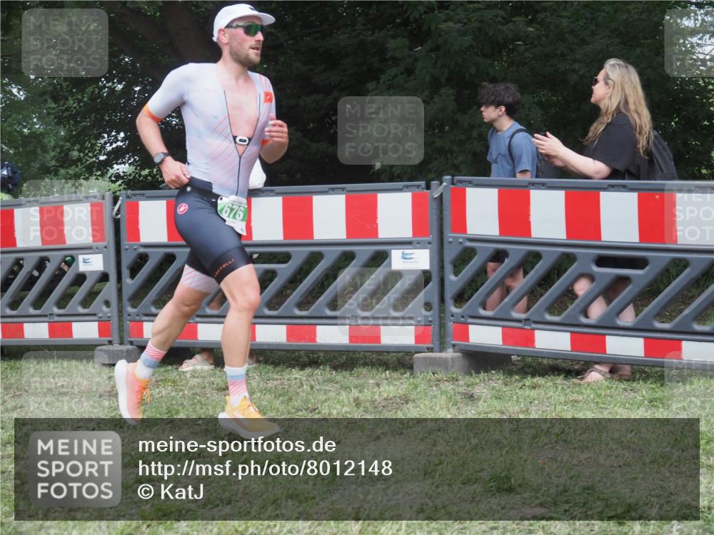 21.06.2025 - 27. Vierlanden-Triathlon KatJ http://msf.ph/oto/8012148 15.06.2025 13:07:37 Ziel 676 meine-sportfotos.de