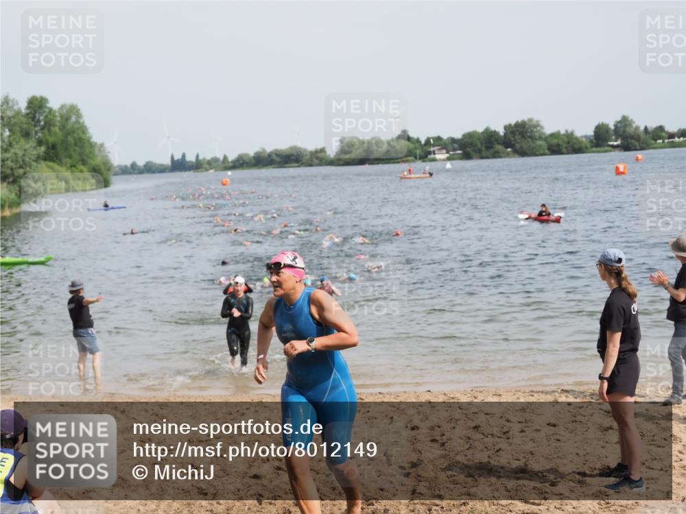 21.06.2025 - 27. Vierlanden-Triathlon MichiJ http://msf.ph/oto/8012149 15.06.2026 10:14:36 Schwimmen 546, 609, 615 meine-sportfotos.de
