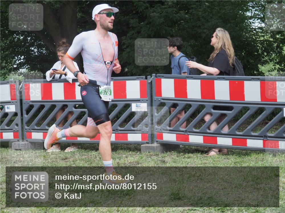 21.06.2025 - 27. Vierlanden-Triathlon KatJ http://msf.ph/oto/8012155 15.06.2025 13:07:38 Ziel 676 meine-sportfotos.de