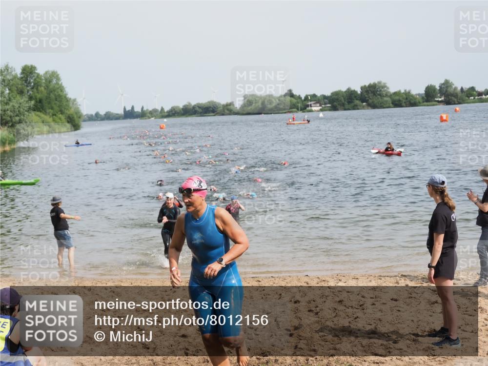 21.06.2025 - 27. Vierlanden-Triathlon MichiJ http://msf.ph/oto/8012156 15.06.2026 10:14:36 Schwimmen 546, 609, 615 meine-sportfotos.de