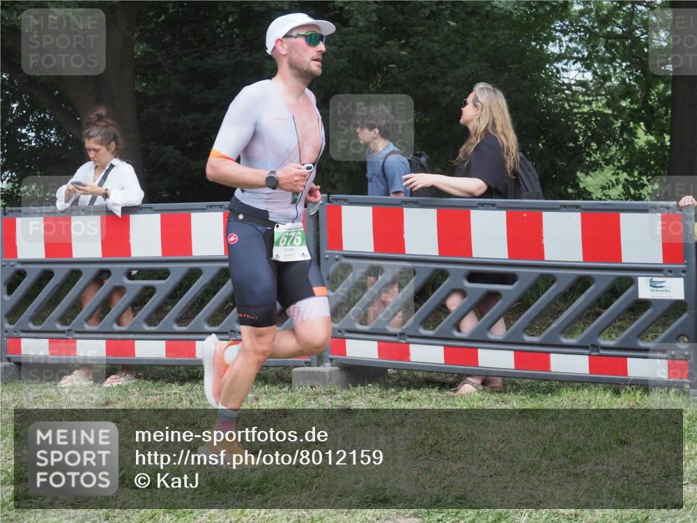 21.06.2025 - 27. Vierlanden-Triathlon KatJ http://msf.ph/oto/8012159 15.06.2025 13:07:38 Ziel 676 meine-sportfotos.de