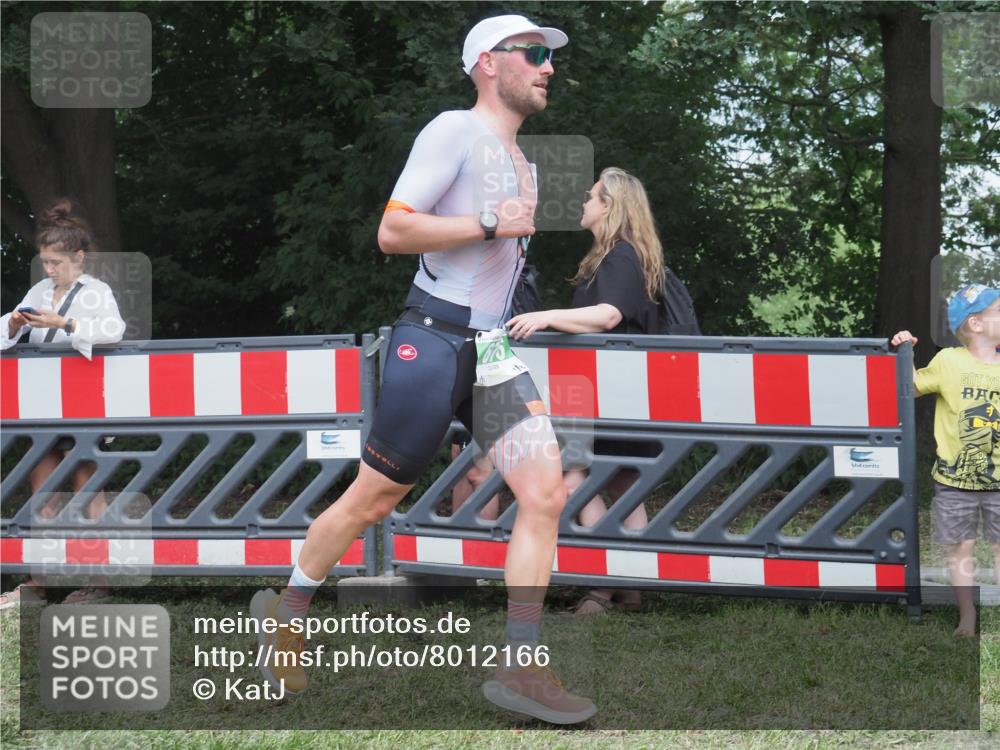 21.06.2025 - 27. Vierlanden-Triathlon KatJ http://msf.ph/oto/8012166 15.06.2025 13:07:38 Ziel 676 meine-sportfotos.de