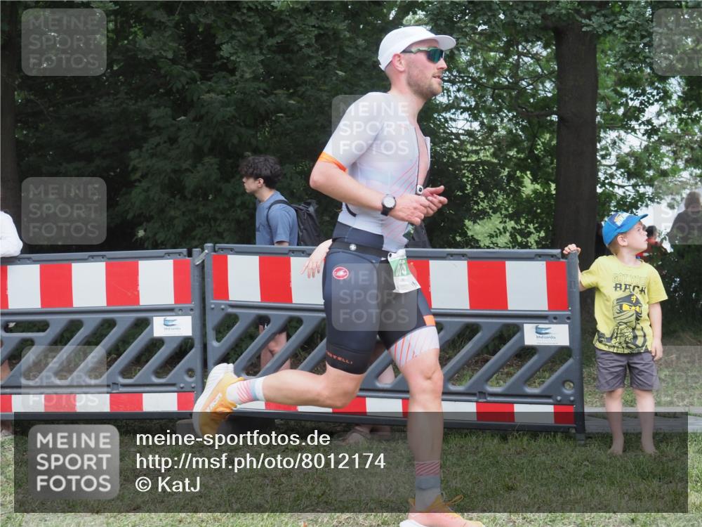 21.06.2025 - 27. Vierlanden-Triathlon KatJ http://msf.ph/oto/8012174 15.06.2025 13:07:38 Ziel 676 meine-sportfotos.de
