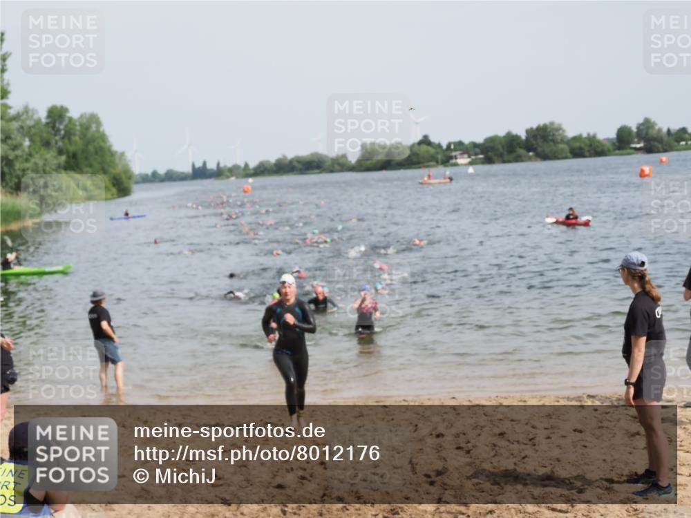 21.06.2025 - 27. Vierlanden-Triathlon MichiJ http://msf.ph/oto/8012176 15.06.2026 10:14:38 Schwimmen 546, 559, 609, 615 meine-sportfotos.de