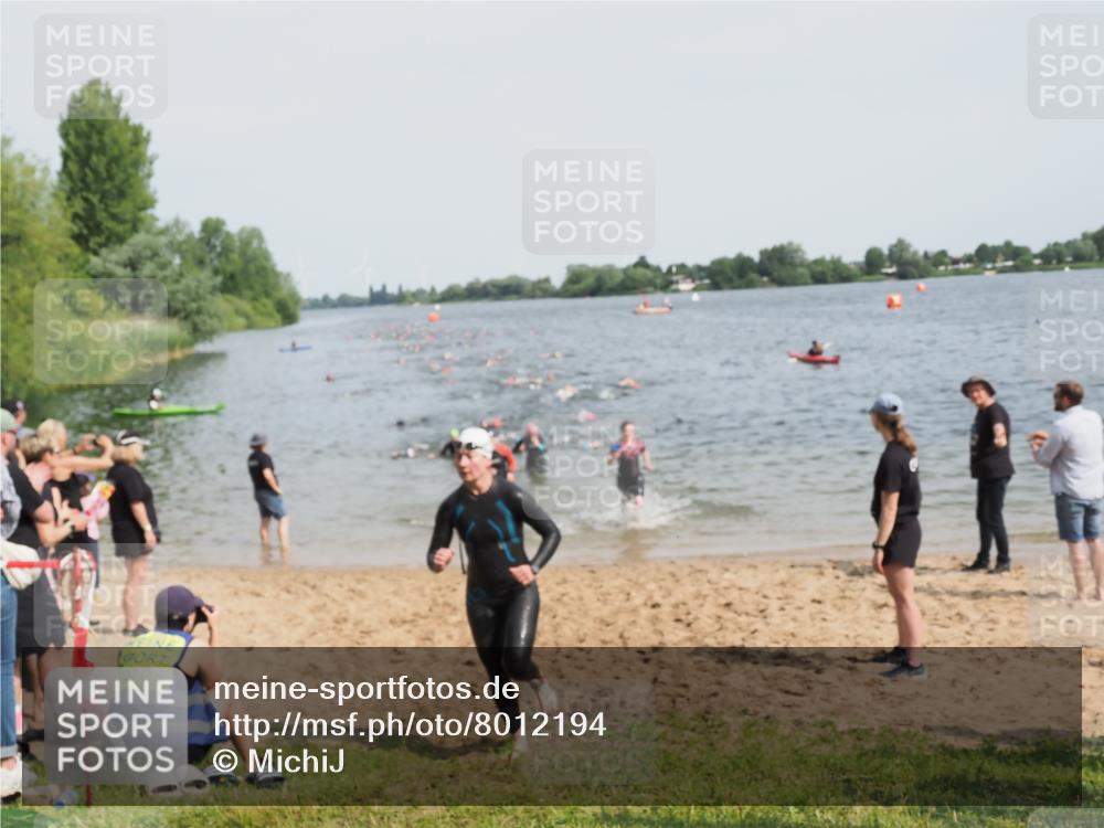 21.06.2025 - 27. Vierlanden-Triathlon MichiJ http://msf.ph/oto/8012194 15.06.2026 10:14:40 Schwimmen 546, 559, 609, 615 meine-sportfotos.de