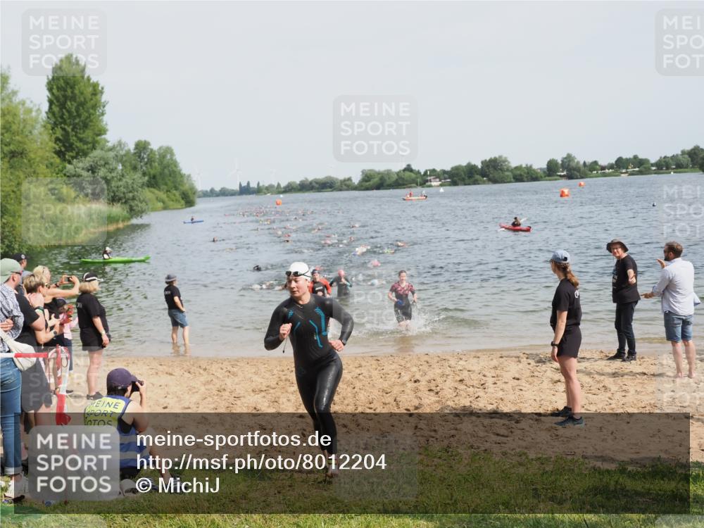 21.06.2025 - 27. Vierlanden-Triathlon MichiJ http://msf.ph/oto/8012204 15.06.2026 10:14:40 Schwimmen 546, 559, 609, 615 meine-sportfotos.de