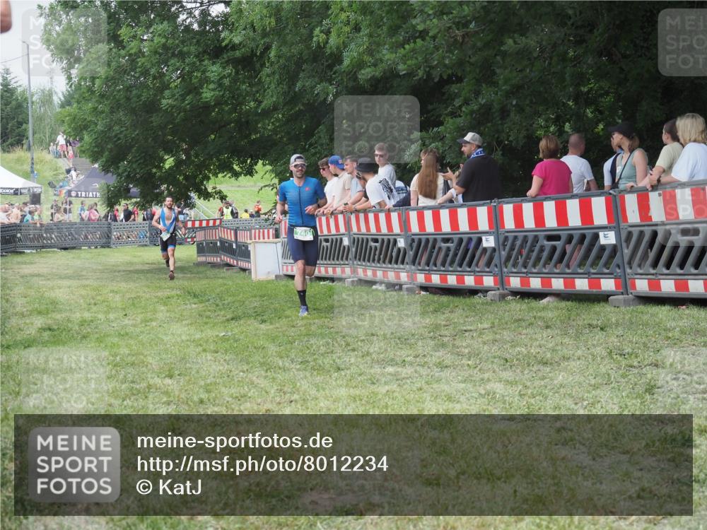 21.06.2025 - 27. Vierlanden-Triathlon KatJ http://msf.ph/oto/8012234 15.06.2025 13:08:23 Ziel 685, 740 meine-sportfotos.de