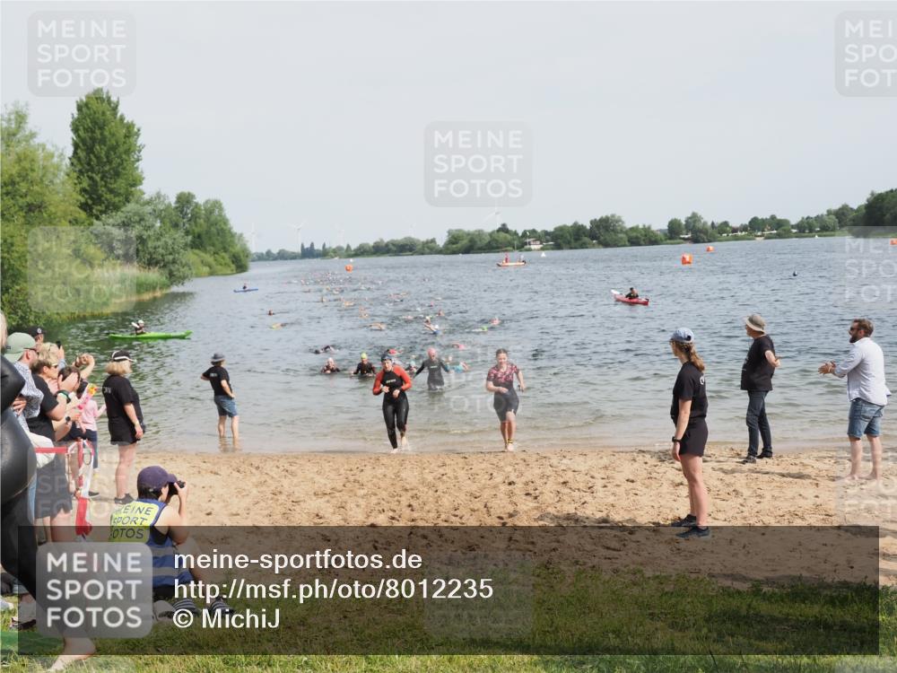 21.06.2025 - 27. Vierlanden-Triathlon MichiJ http://msf.ph/oto/8012235 15.06.2026 10:14:42 Schwimmen 546, 559, 608, 609, 615 meine-sportfotos.de
