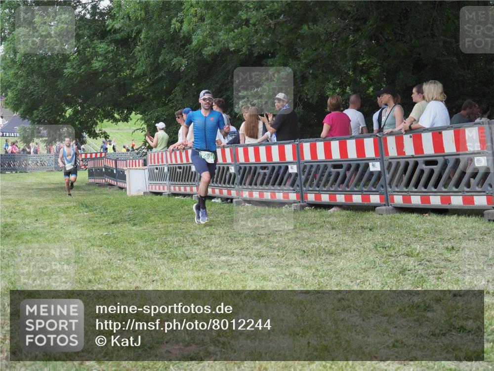 21.06.2025 - 27. Vierlanden-Triathlon KatJ http://msf.ph/oto/8012244 15.06.2025 13:08:23 Ziel 685, 740 meine-sportfotos.de