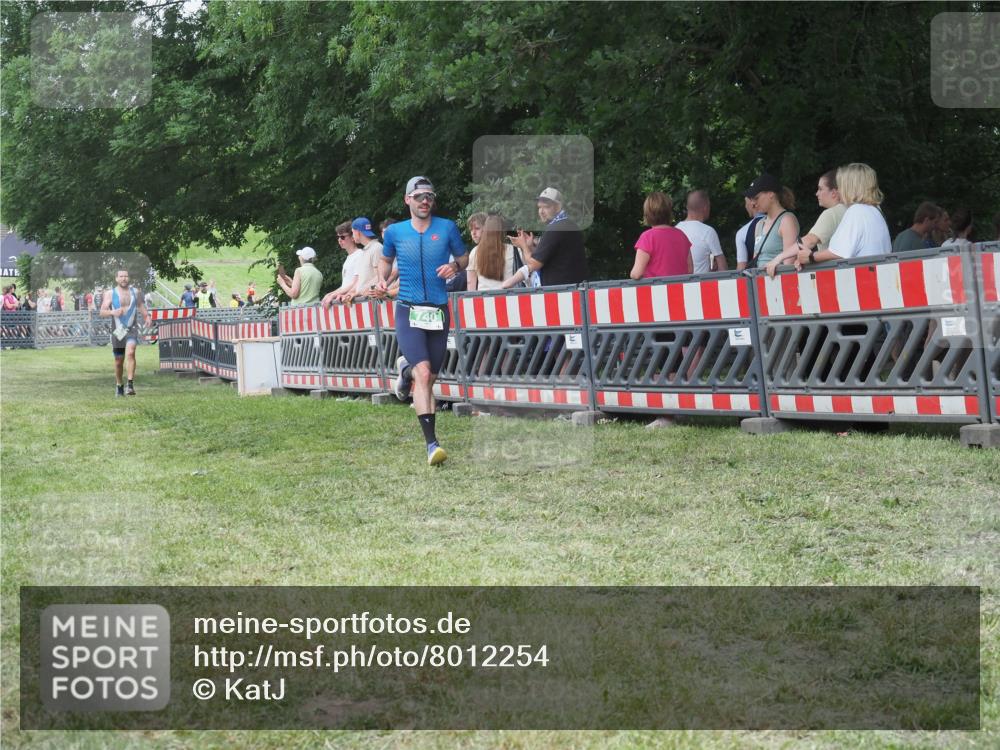 21.06.2025 - 27. Vierlanden-Triathlon KatJ http://msf.ph/oto/8012254 15.06.2025 13:08:24 Ziel 685, 740 meine-sportfotos.de