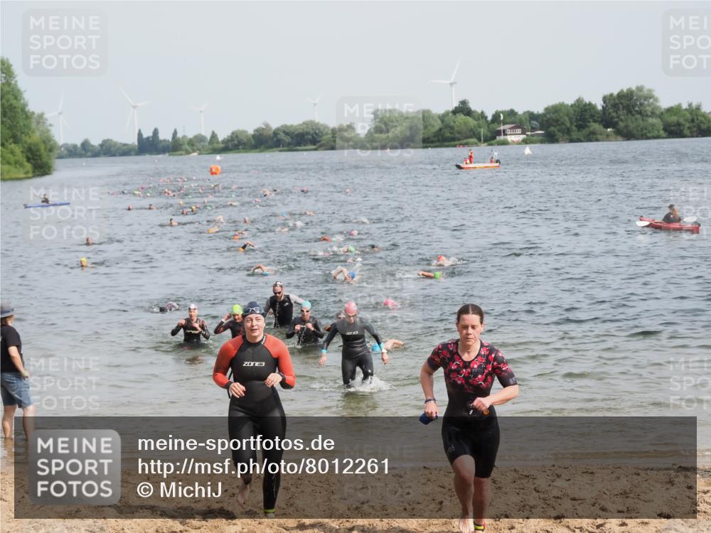 21.06.2025 - 27. Vierlanden-Triathlon MichiJ http://msf.ph/oto/8012261 15.06.2026 10:14:44 Schwimmen 546, 559, 608, 609 meine-sportfotos.de