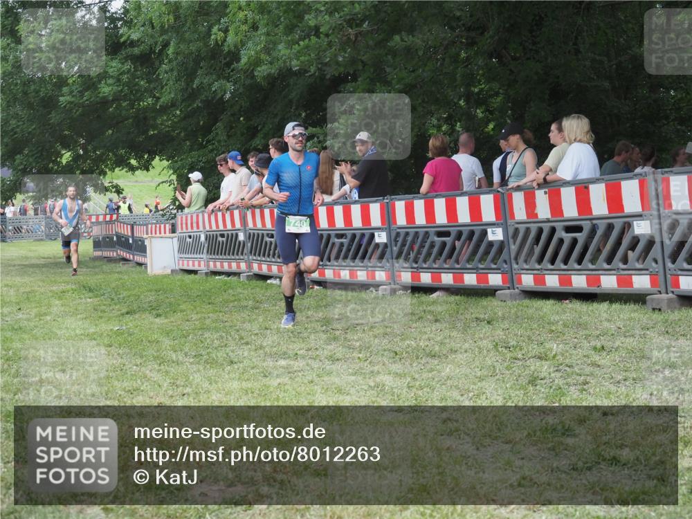 21.06.2025 - 27. Vierlanden-Triathlon KatJ http://msf.ph/oto/8012263 15.06.2025 13:08:24 Ziel 685, 740 meine-sportfotos.de
