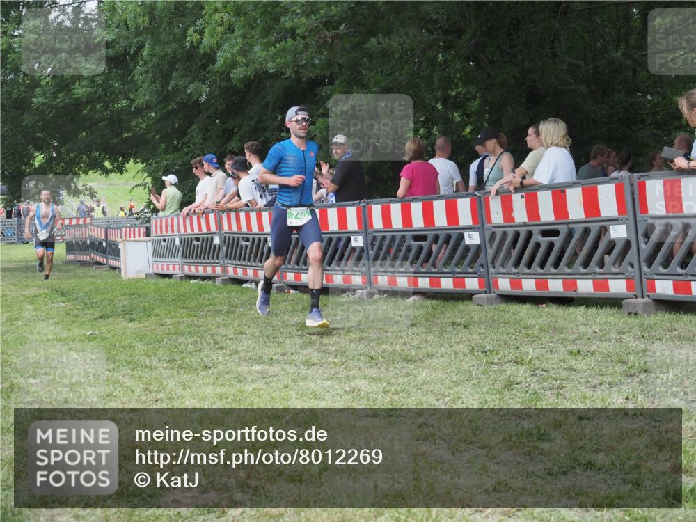 21.06.2025 - 27. Vierlanden-Triathlon KatJ http://msf.ph/oto/8012269 15.06.2025 13:08:24 Ziel 685, 740 meine-sportfotos.de