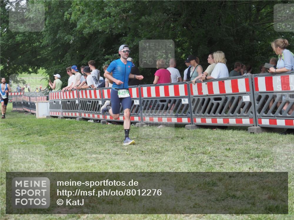 21.06.2025 - 27. Vierlanden-Triathlon KatJ http://msf.ph/oto/8012276 15.06.2025 13:08:24 Ziel 685, 740 meine-sportfotos.de