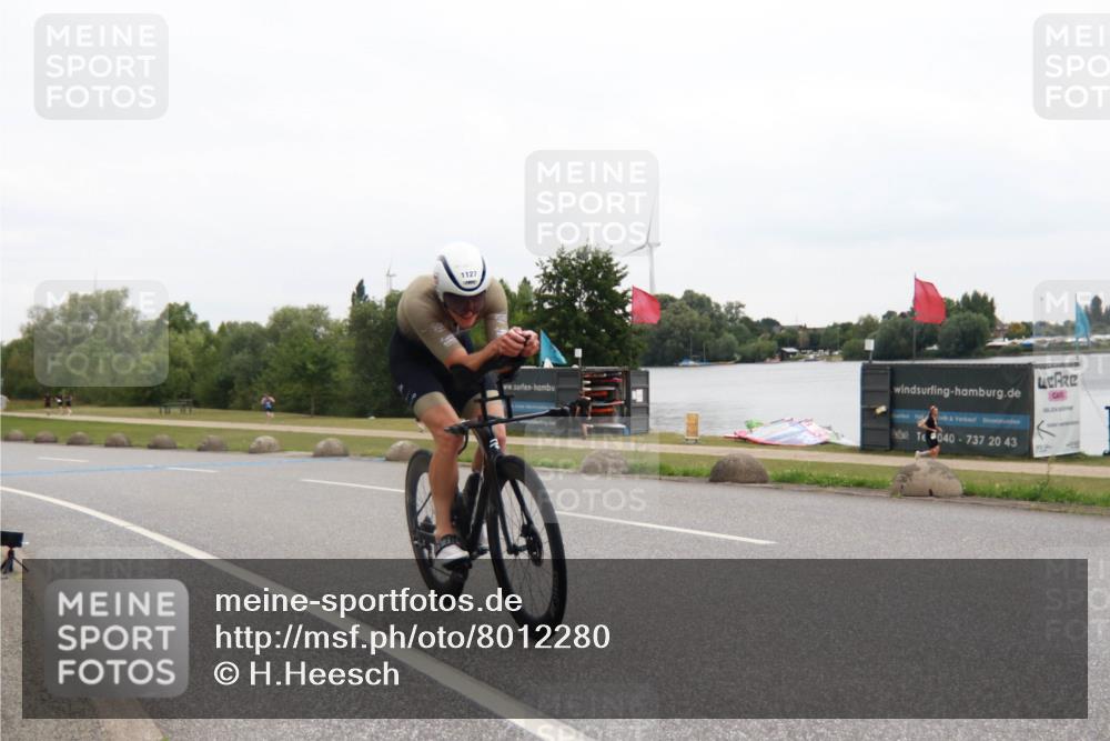 21.06.2025 - 27. Vierlanden-Triathlon H.Heesch http://msf.ph/oto/8012280 15.06.2025 13:23:02 Radfahren 1127 meine-sportfotos.de