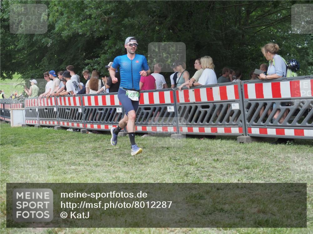 21.06.2025 - 27. Vierlanden-Triathlon KatJ http://msf.ph/oto/8012287 15.06.2025 13:08:24 Ziel 685, 740 meine-sportfotos.de