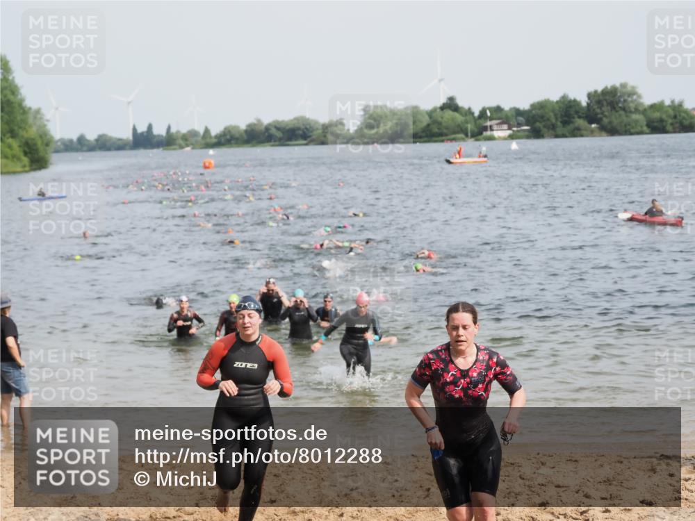 21.06.2025 - 27. Vierlanden-Triathlon MichiJ http://msf.ph/oto/8012288 15.06.2026 10:14:44 Schwimmen 546, 559, 608, 609 meine-sportfotos.de
