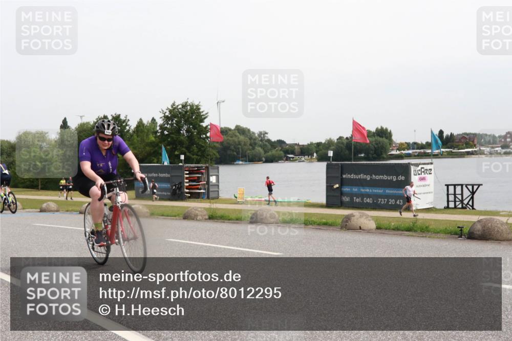 15.06.2025 - 27. Vierlanden-Triathlon H.Heesch http://msf.ph/oto/8012295 15.06.2025 11:07:03 Radfahren 549, 642 meine-sportfotos.de