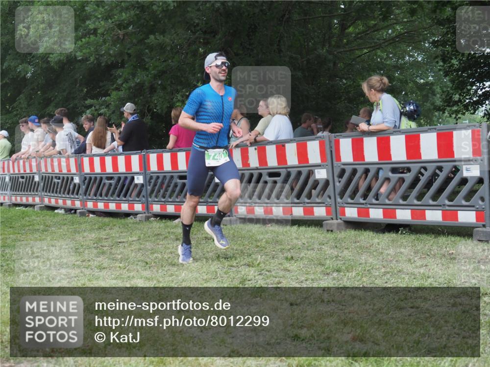 21.06.2025 - 27. Vierlanden-Triathlon KatJ http://msf.ph/oto/8012299 15.06.2025 13:08:24 Ziel 685, 740 meine-sportfotos.de