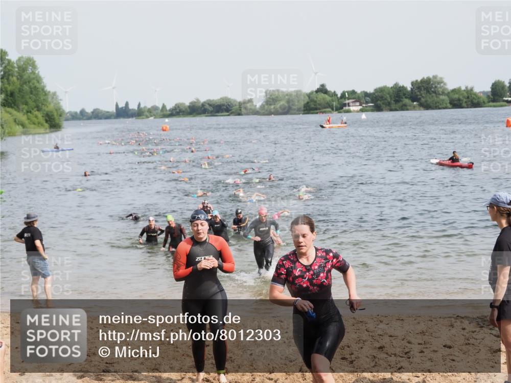 21.06.2025 - 27. Vierlanden-Triathlon MichiJ http://msf.ph/oto/8012303 15.06.2026 10:14:45 Schwimmen 546, 559, 593, 608, 609 meine-sportfotos.de