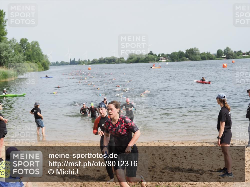 21.06.2025 - 27. Vierlanden-Triathlon MichiJ http://msf.ph/oto/8012316 15.06.2026 10:14:45 Schwimmen 546, 559, 593, 608, 609 meine-sportfotos.de