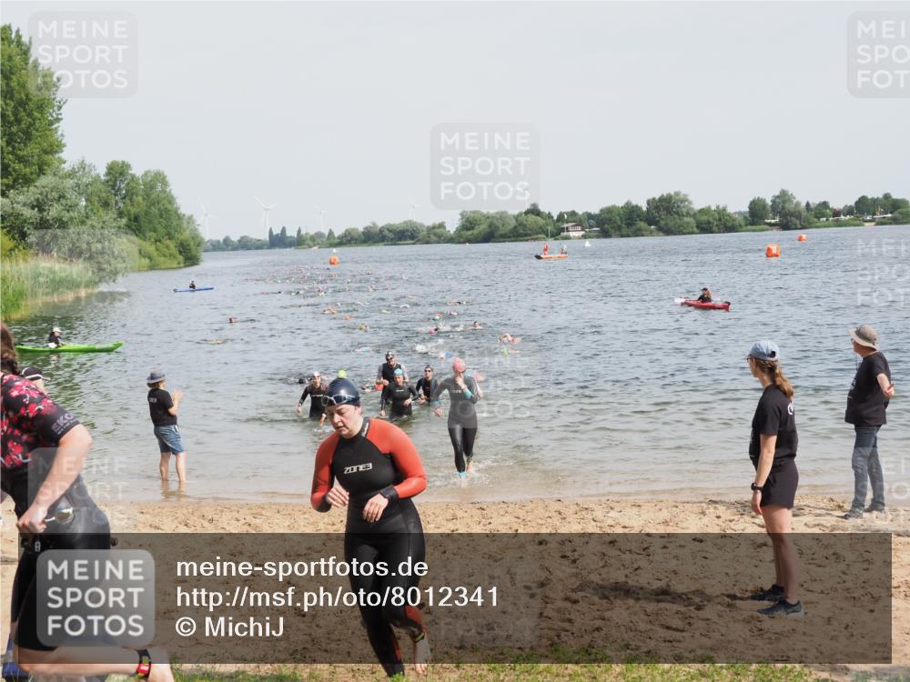 21.06.2025 - 27. Vierlanden-Triathlon MichiJ http://msf.ph/oto/8012341 15.06.2026 10:14:46 Schwimmen 476, 546, 559, 593, 608, 609, 1397 meine-sportfotos.de