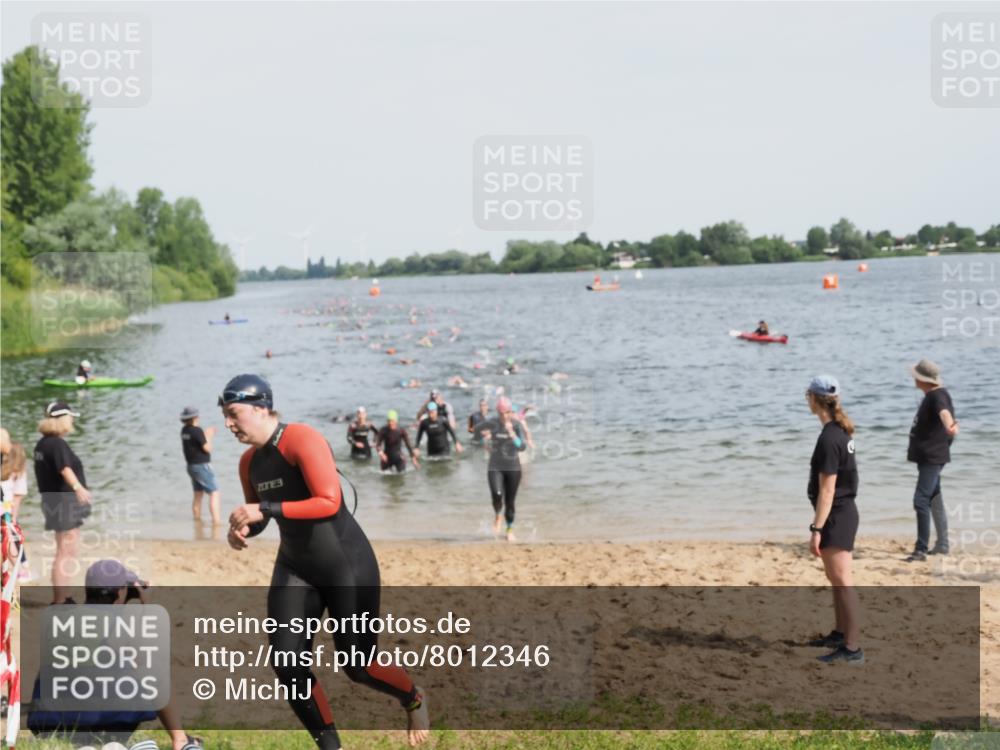 21.06.2025 - 27. Vierlanden-Triathlon MichiJ http://msf.ph/oto/8012346 15.06.2026 10:14:47 Schwimmen 476, 546, 559, 593, 608, 609, 1397 meine-sportfotos.de