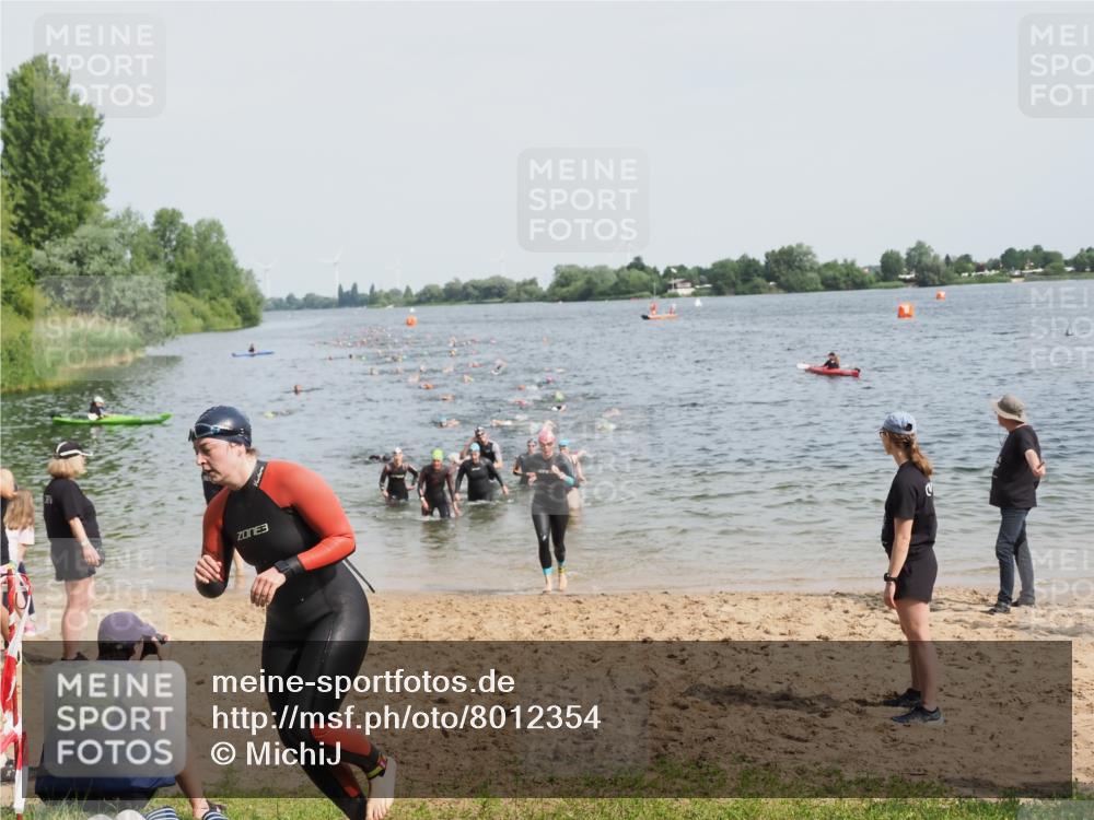 21.06.2025 - 27. Vierlanden-Triathlon MichiJ http://msf.ph/oto/8012354 15.06.2026 10:14:47 Schwimmen 476, 546, 559, 593, 608, 609, 1397 meine-sportfotos.de