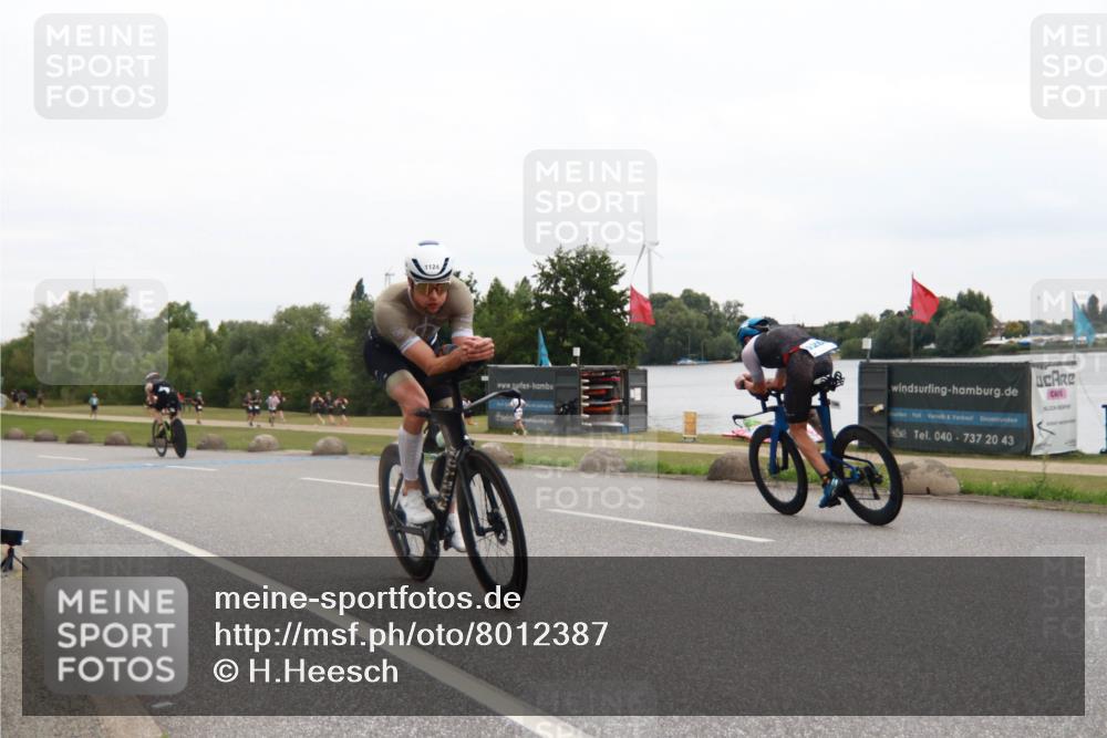 21.06.2025 - 27. Vierlanden-Triathlon H.Heesch http://msf.ph/oto/8012387 15.06.2025 13:24:12 Radfahren 1124, 1268, 1311, 1312 meine-sportfotos.de