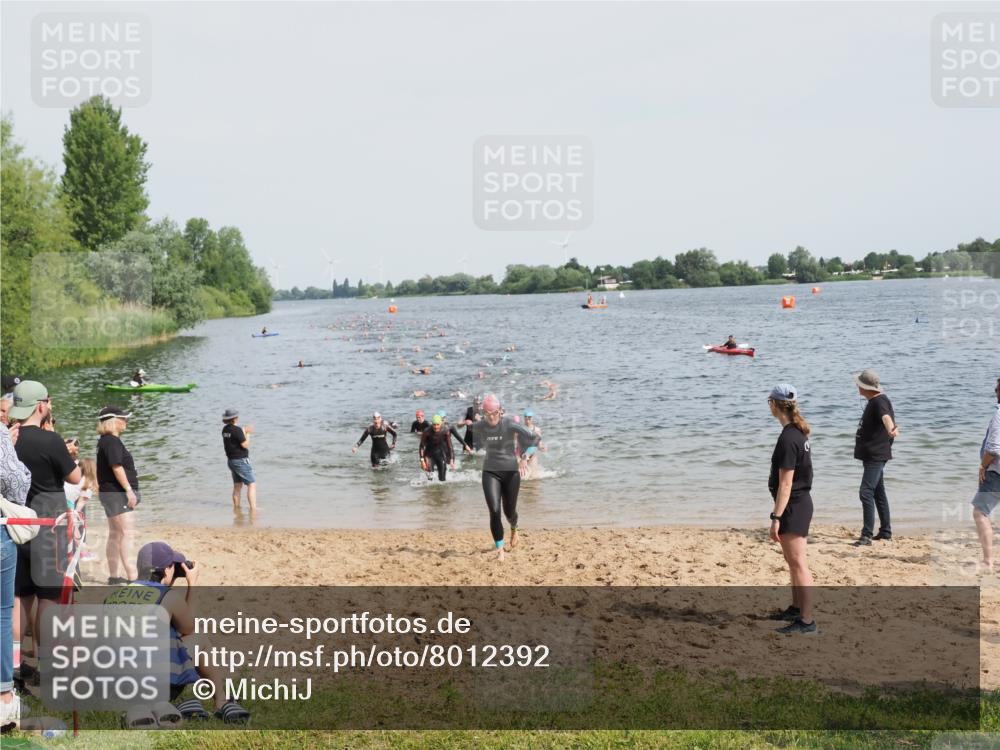 21.06.2025 - 27. Vierlanden-Triathlon MichiJ http://msf.ph/oto/8012392 15.06.2026 10:14:48 Schwimmen 476, 546, 559, 593, 608, 609, 1397 meine-sportfotos.de