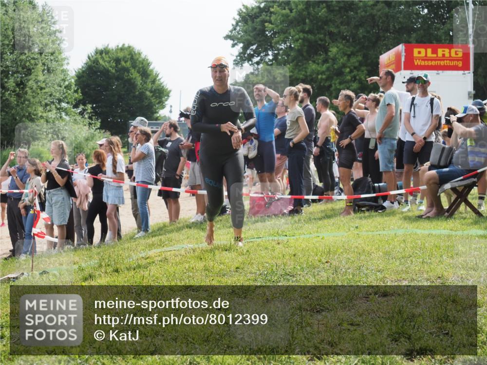 15.06.2025 - 27. Vierlanden-Triathlon KatJ http://msf.ph/oto/8012399 15.06.2025 10:14:07 Schwimmen 472, 475, 632 meine-sportfotos.de