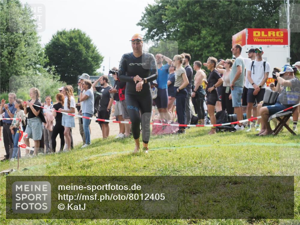 15.06.2025 - 27. Vierlanden-Triathlon KatJ http://msf.ph/oto/8012405 15.06.2025 10:14:07 Schwimmen 472, 475, 632 meine-sportfotos.de