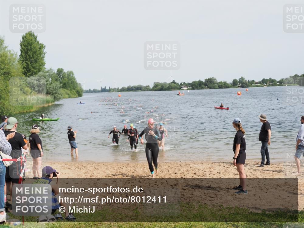 21.06.2025 - 27. Vierlanden-Triathlon MichiJ http://msf.ph/oto/8012411 15.06.2026 10:14:49 Schwimmen 476, 521, 525, 546, 559, 593, 608, 1397 meine-sportfotos.de