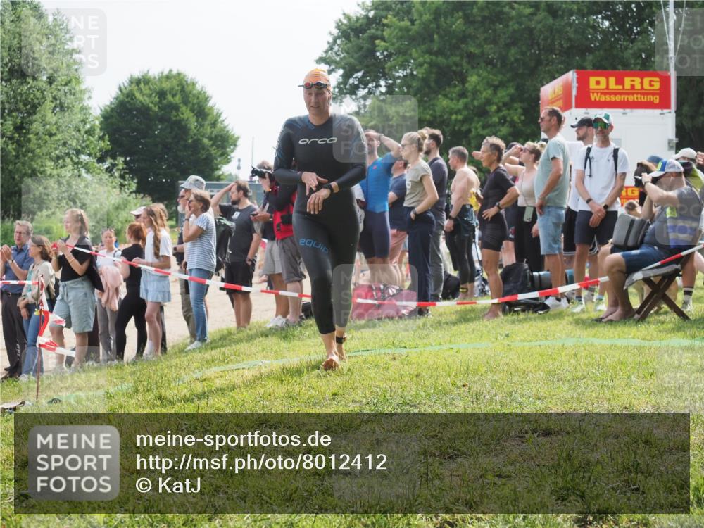 15.06.2025 - 27. Vierlanden-Triathlon KatJ http://msf.ph/oto/8012412 15.06.2025 10:14:07 Schwimmen 472, 475, 632 meine-sportfotos.de