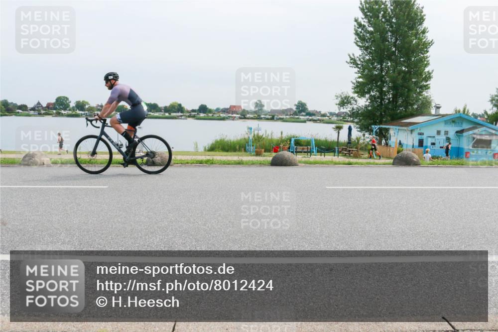 15.06.2025 - 27. Vierlanden-Triathlon H.Heesch http://msf.ph/oto/8012424 15.06.2025 11:06:50 Radfahren 21, 214, 593, 691 meine-sportfotos.de