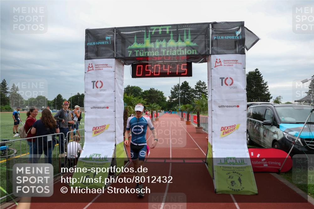 15.06.2025 - 7 Türme Triathlon Michael Strokosch http://msf.ph/oto/8012432 15.06.2025 15:04:15 Ziel 256, 299 meine-sportfotos.de