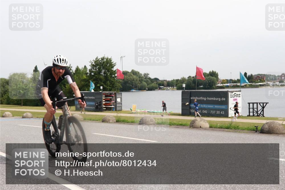 15.06.2025 - 27. Vierlanden-Triathlon H.Heesch http://msf.ph/oto/8012434 15.06.2025 11:08:07 Radfahren 111, 200 meine-sportfotos.de