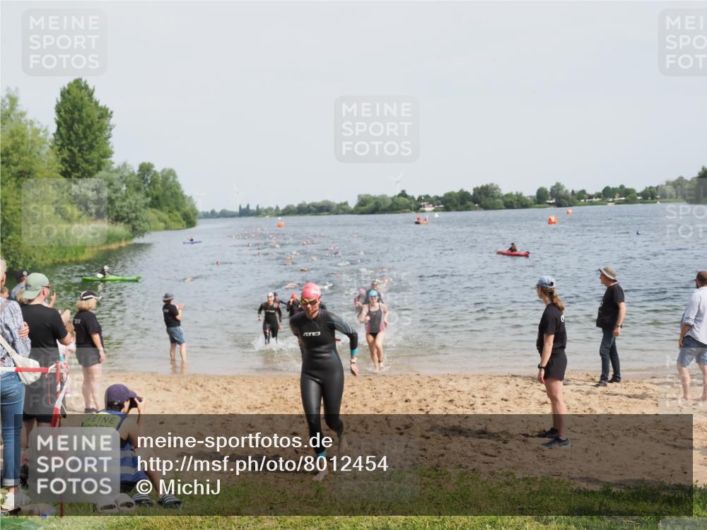 21.06.2025 - 27. Vierlanden-Triathlon MichiJ http://msf.ph/oto/8012454 15.06.2026 10:14:50 Schwimmen 476, 521, 525, 546, 559, 570, 593, 608, 1397 meine-sportfotos.de