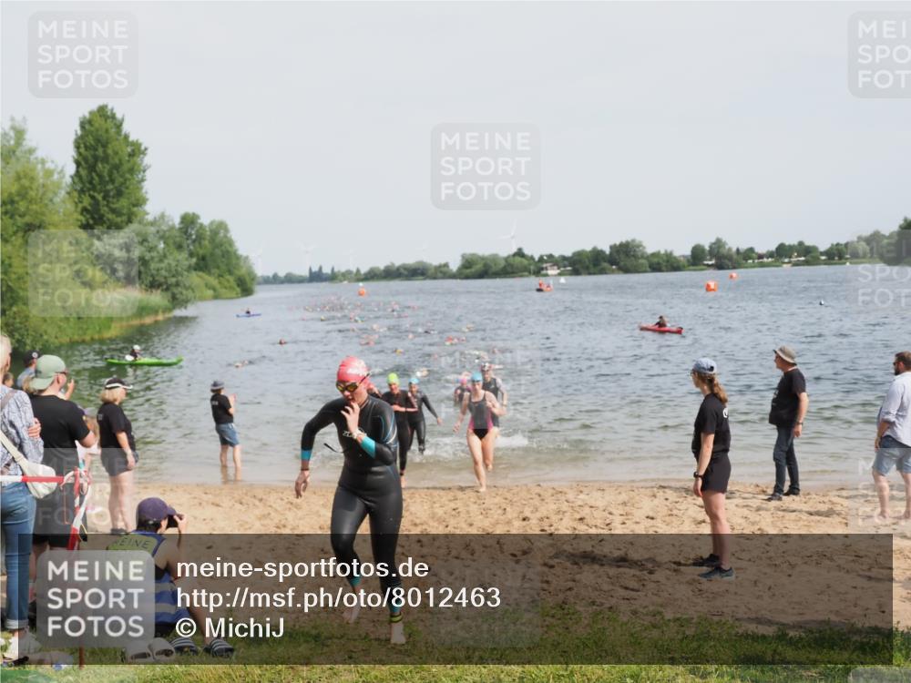 21.06.2025 - 27. Vierlanden-Triathlon MichiJ http://msf.ph/oto/8012463 15.06.2026 10:14:51 Schwimmen 476, 521, 525, 546, 559, 570, 593, 608, 1397 meine-sportfotos.de