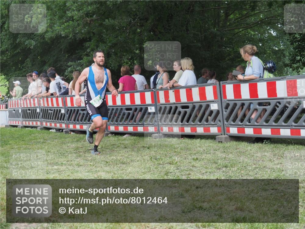 21.06.2025 - 27. Vierlanden-Triathlon KatJ http://msf.ph/oto/8012464 15.06.2025 13:08:28 Ziel 685 meine-sportfotos.de