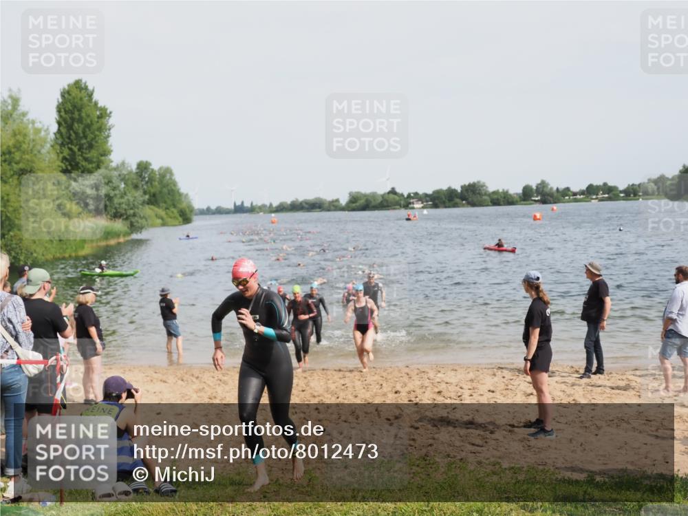 21.06.2025 - 27. Vierlanden-Triathlon MichiJ http://msf.ph/oto/8012473 15.06.2026 10:14:51 Schwimmen 476, 521, 525, 546, 559, 570, 593, 608, 1397 meine-sportfotos.de