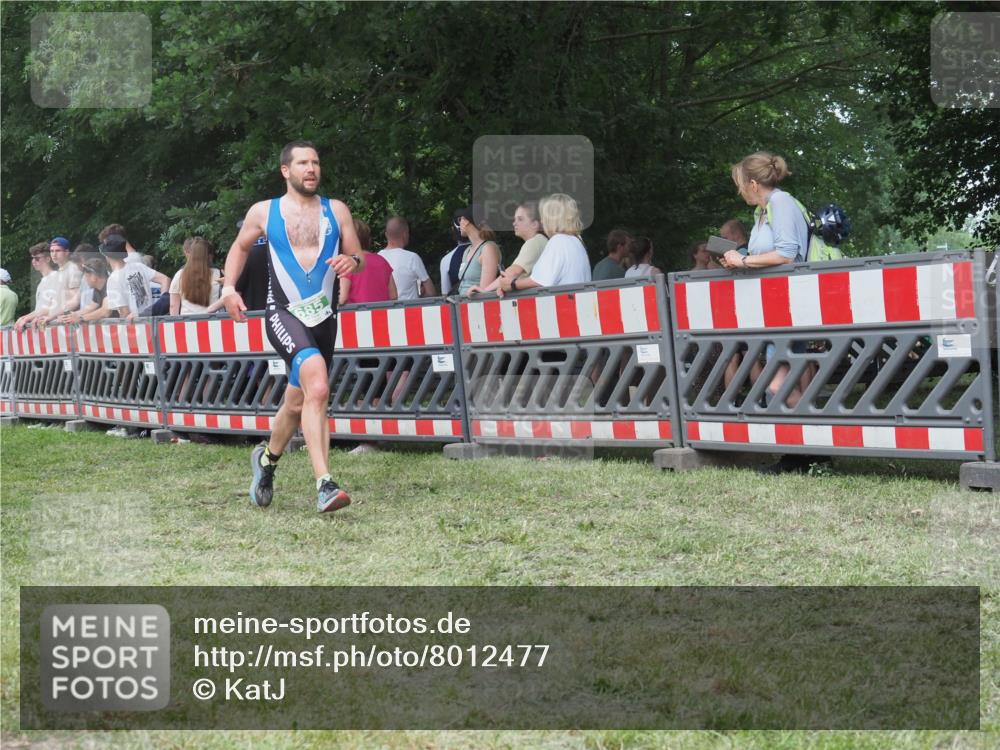 21.06.2025 - 27. Vierlanden-Triathlon KatJ http://msf.ph/oto/8012477 15.06.2025 13:08:28 Ziel 685 meine-sportfotos.de
