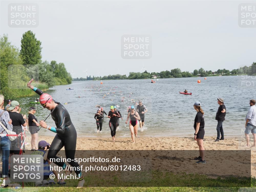 21.06.2025 - 27. Vierlanden-Triathlon MichiJ http://msf.ph/oto/8012483 15.06.2026 10:14:52 Schwimmen 476, 521, 525, 546, 559, 570, 593, 608, 1397 meine-sportfotos.de