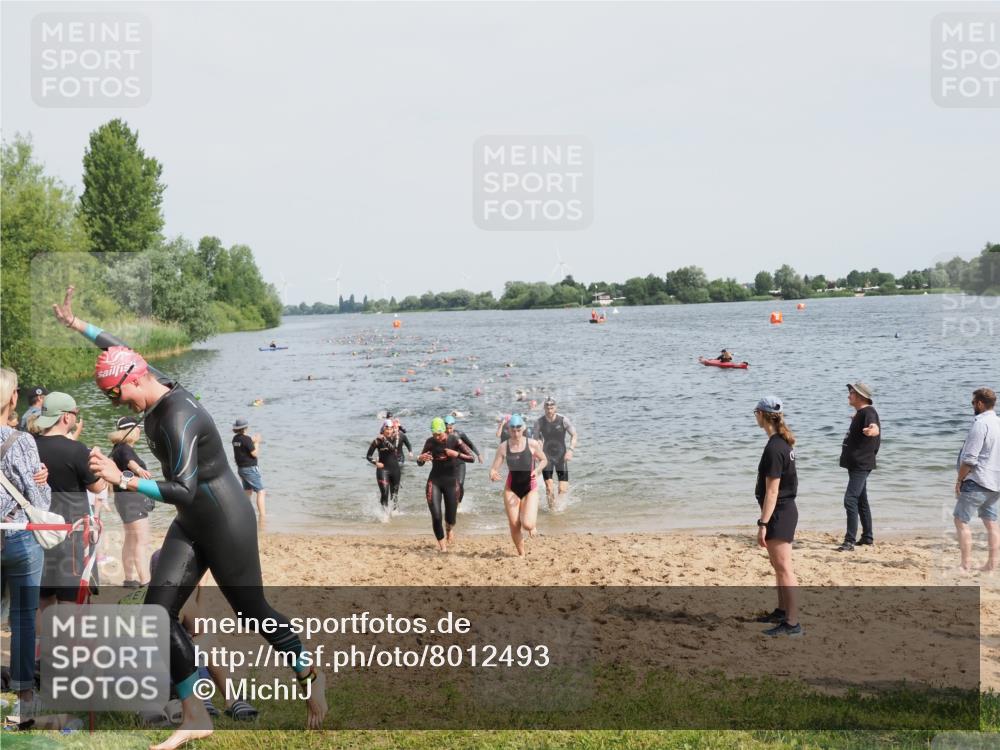 21.06.2025 - 27. Vierlanden-Triathlon MichiJ http://msf.ph/oto/8012493 15.06.2026 10:14:52 Schwimmen 476, 521, 525, 546, 559, 570, 593, 608, 1397 meine-sportfotos.de