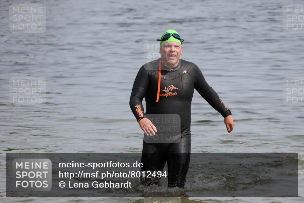 15.06.2025 - 27. Vierlanden-Triathlon Lena Gebhardt http://msf.ph/oto/8012494 15.06.2025 10:10:50 Schwimmen  meine-sportfotos.de