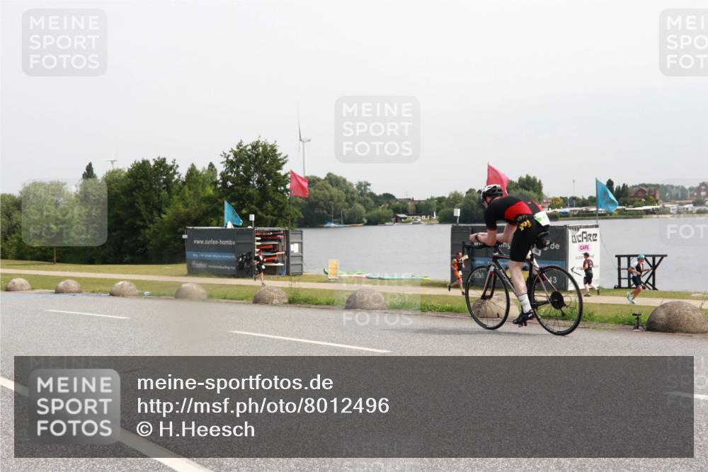 15.06.2025 - 27. Vierlanden-Triathlon H.Heesch http://msf.ph/oto/8012496 15.06.2025 11:08:25 Radfahren 191, 295, 662, 738 meine-sportfotos.de