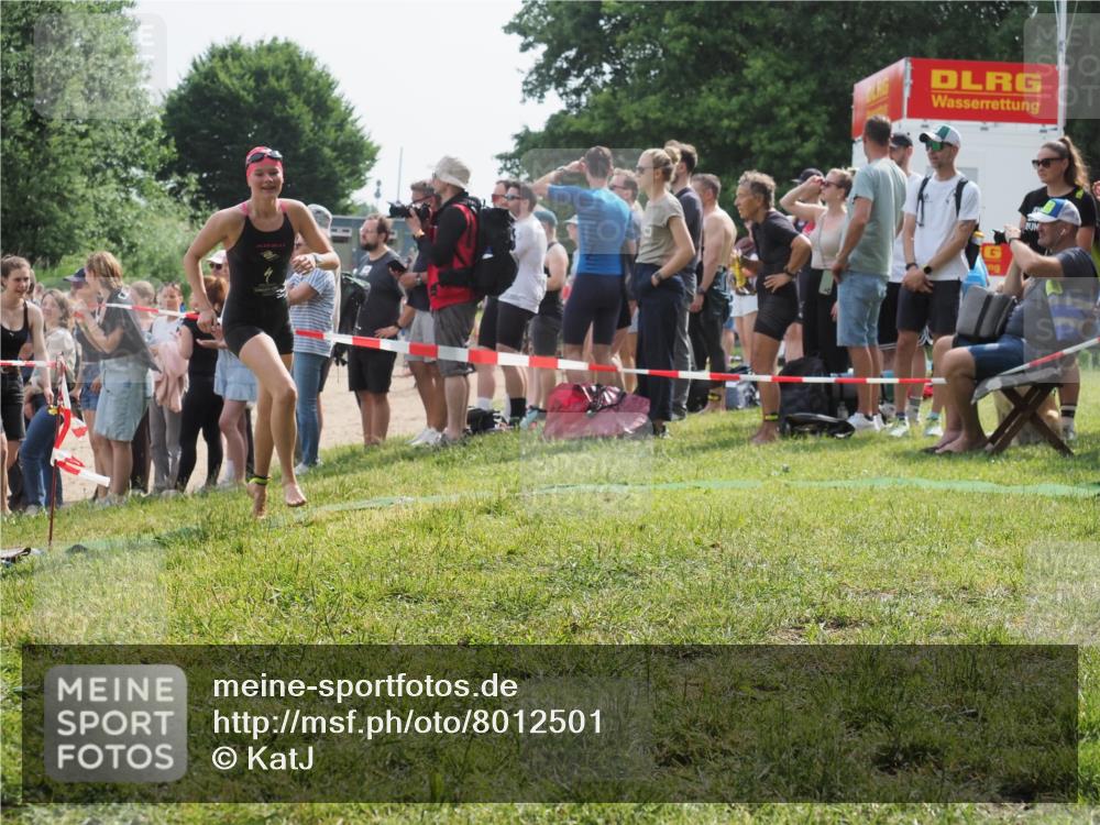 15.06.2025 - 27. Vierlanden-Triathlon KatJ http://msf.ph/oto/8012501 15.06.2025 10:14:13 Schwimmen 475, 632 meine-sportfotos.de