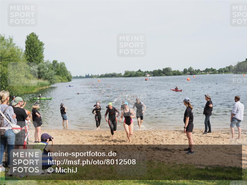 21.06.2025 - 27. Vierlanden-Triathlon MichiJ http://msf.ph/oto/8012508 15.06.2026 10:14:52 Schwimmen 476, 521, 525, 546, 559, 570, 593, 608, 1397 meine-sportfotos.de