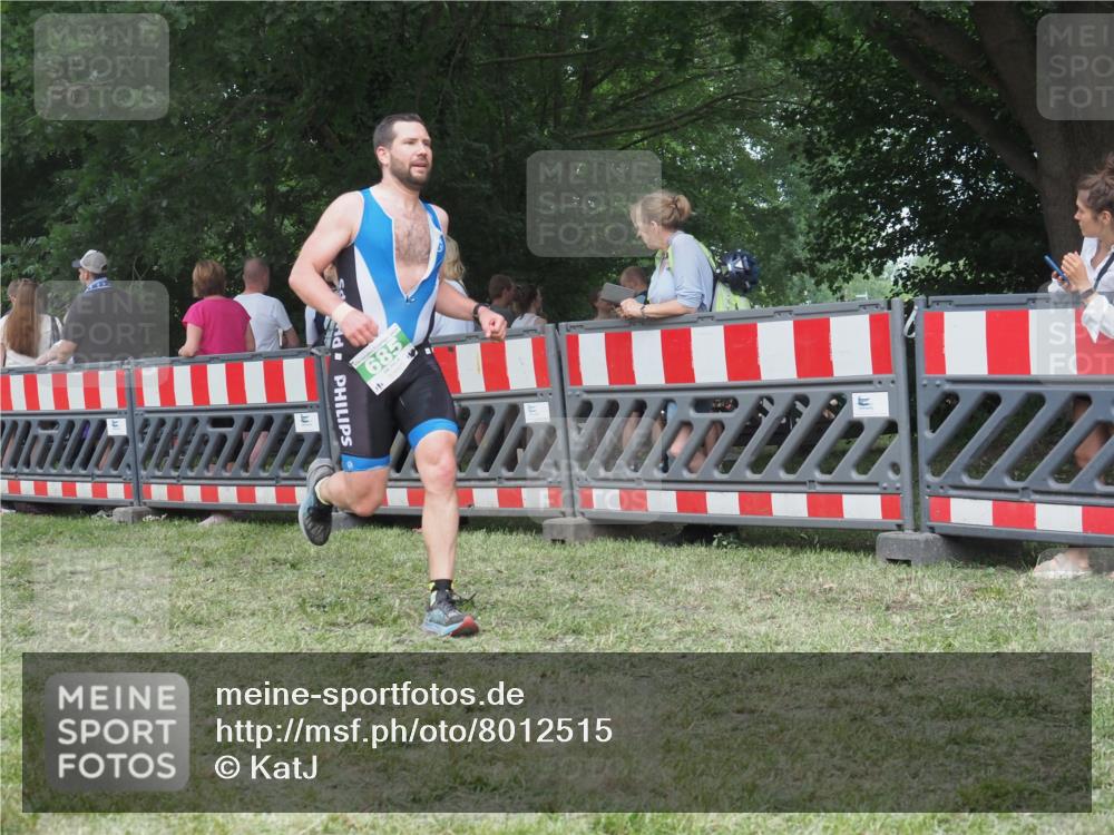 21.06.2025 - 27. Vierlanden-Triathlon KatJ http://msf.ph/oto/8012515 15.06.2025 13:08:28 Ziel 685 meine-sportfotos.de