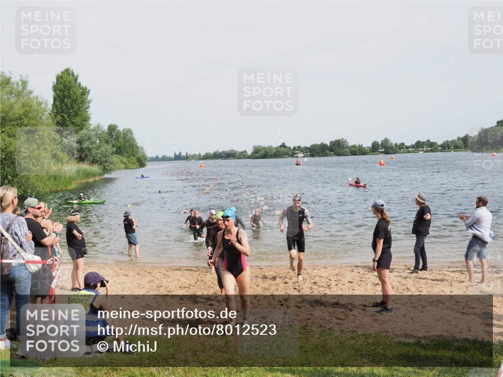 21.06.2025 - 27. Vierlanden-Triathlon MichiJ http://msf.ph/oto/8012523 15.06.2026 10:14:54 Schwimmen 476, 521, 525, 528, 570, 592, 593, 605, 608, 1397 meine-sportfotos.de